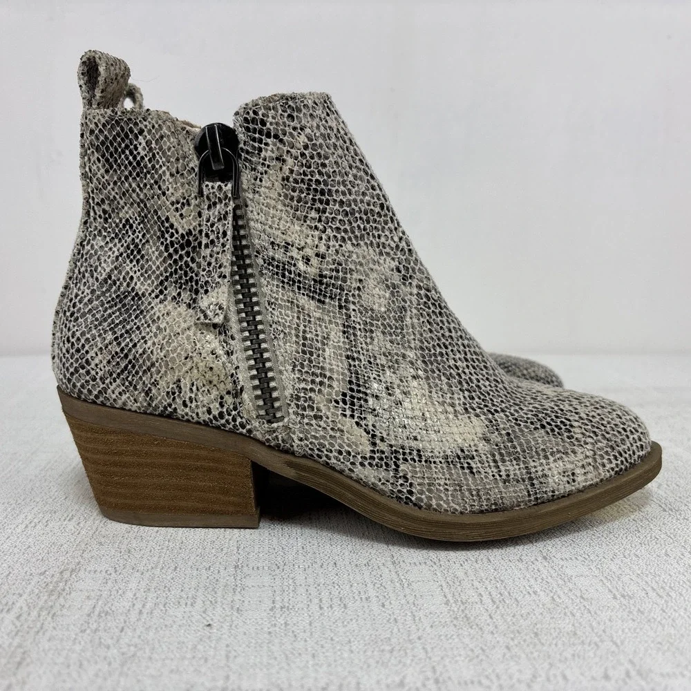 Very G‎ Snake Skin Booties Women's Size 6 Animal Print Mobwife Boots NEW